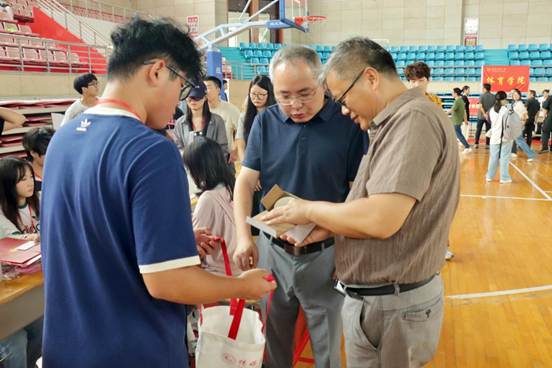 00DF070B11D600FD5F89BFE83D6CE6E2